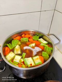 秋天要煲湯~~苦瓜排骨蔬菜湯 的食譜成品照片