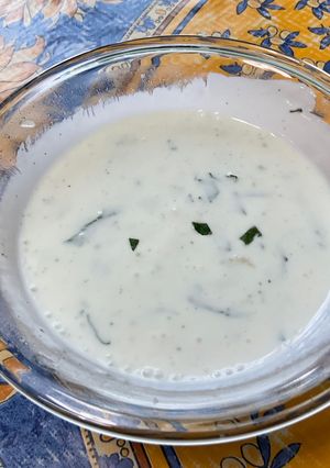 Une photo de Sauce au yaourt, menthe, citron et ail