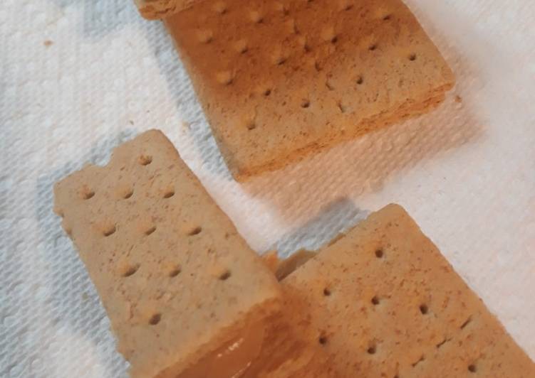 Steps to Make Quick Graham Snacker