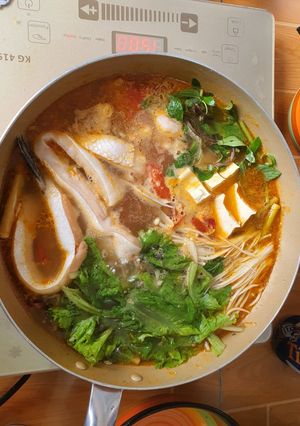 Hình của món Lẩu lườn cá hồi kiểu thái.