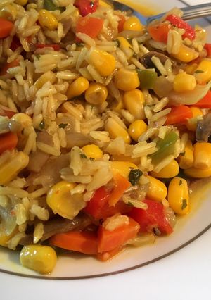 Una foto de Arroz con verduras y champiñones