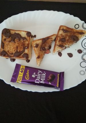A picture of Chocolate sandwich.