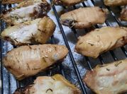 Una foto de alita de pollo