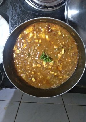 A picture of Pav bhaji with paneer.