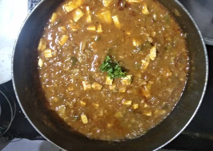 Pav bhaji with paneer