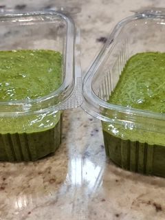 Una foto de Pesto de espinacas y piñones