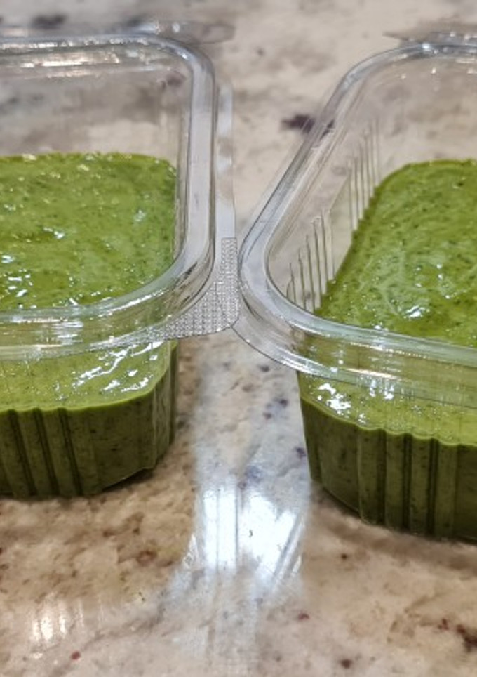 Una foto de Pesto de espinacas y piñones