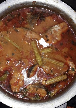 A picture of Fish curry with mango and drumstick.