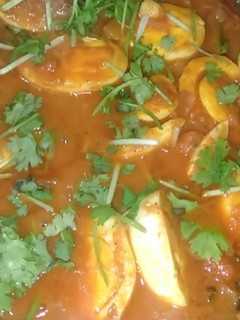 செட்டிநாடு முட்டை குழம்பு(chettinadu muttai kulambu recipe in tamil) செய்முறை முக்கிய புகைப்படம்