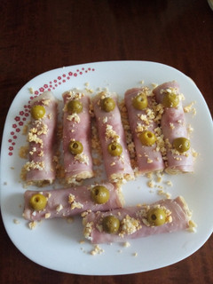 Una foto de Ensaladilla de patata, en rollos de York