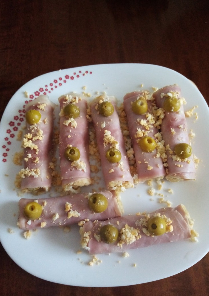 Una foto de Ensaladilla de patata, en rollos de York