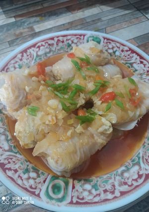 Foto resep Sawi gulung isi tahu dengan saus pedas manis