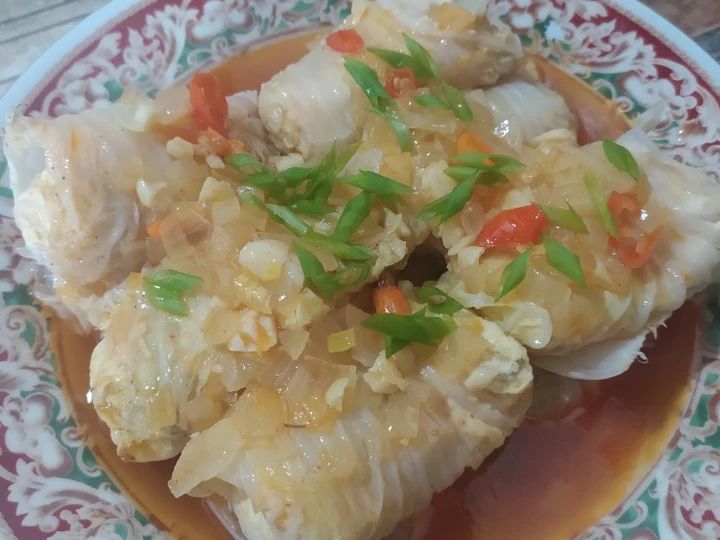 Langkah Gampang Menyiapkan Resep Sawi gulung isi tahu dengan saus pedas manis yang Enak Banget Anti Ribet, Lezat Sekali