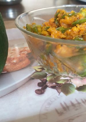 કેપ્સીકમ બેસન નું શાક(capcicum besan nu saak recipe in Gujarati) રેસીપી મુખ્ય ફોટો