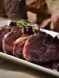 Magret de canard sauce au vin rouge et échalotes