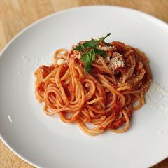 A picture of 20 mins quick tomato tuna pasta for weekday’s lunch 🍝.