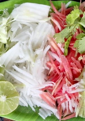 मूली लच्छा सलाद (mooli lachha salad recipe in Hindi) रेसिपी मुख्य फोटो
