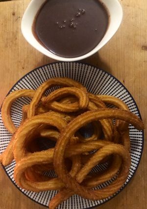 Churros mit Schokoladensauce Rezepthauptbild