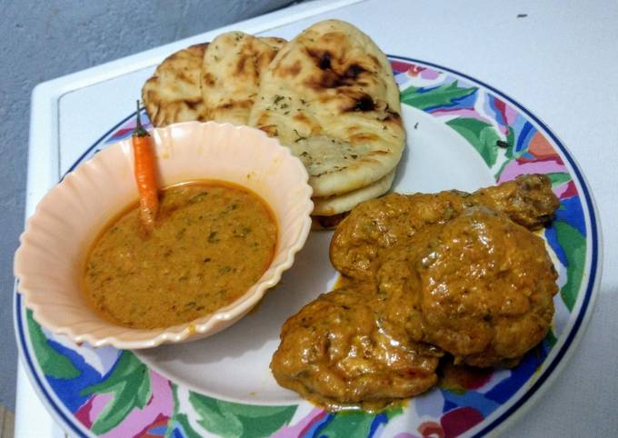 Buttered garlic naan &amp; chicken curry