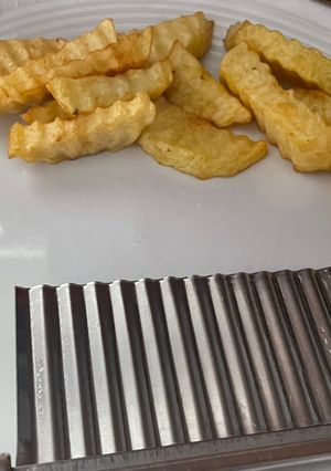 Una foto de Papas fritas onduladas