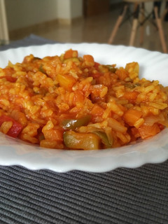 Una foto de Arroz con pisto al estilo maltés