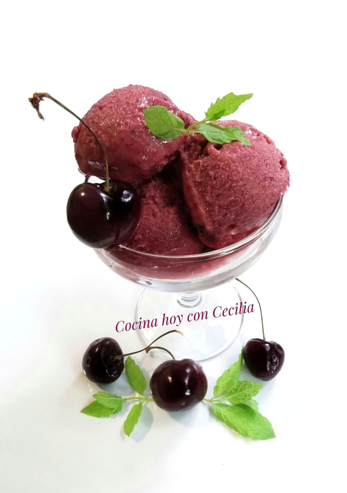 Una foto de Helado de cerezas elaborado con la Monsieur Cuisine plus