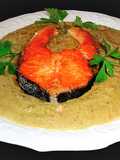 Salmón sobre puré de habas