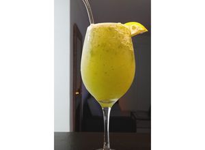 Una foto de Limonada con jengibre y menta 🍋🌿