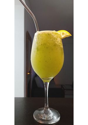 Una foto de Limonada con jengibre y menta 🍋🌿