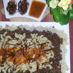A picture of Kushari (Egyptian khitchri).