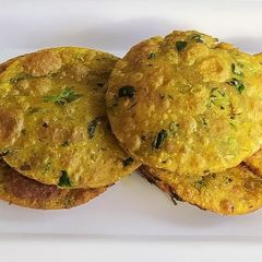 A picture of Methi Poori.