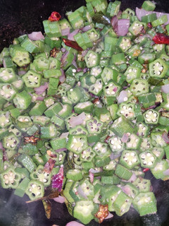 வெண்டைக்காய் பொரியல்(ladys finger poriyal recipe in tamil) செய்முறை முக்கிய புகைப்படம்