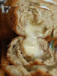 A picture of Potato chicken cheese balls.