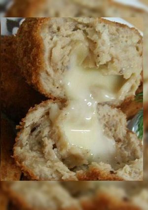A picture of Potato chicken cheese balls.