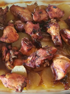 Una foto de Pollo adobado, con cerveza al horno