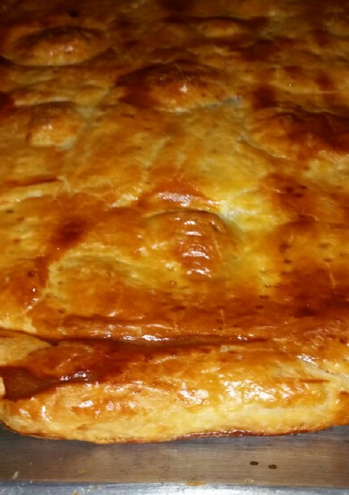 Una foto de Empanada de espinacas y queso, pavo, y frutos secos