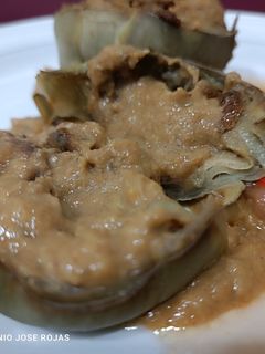 Una foto de Alcachofas, rellenas de langostinos y mejillones