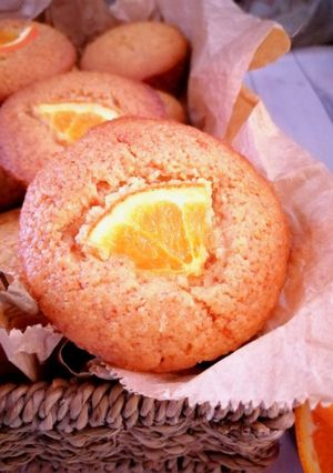 Foto di Muffin all’arancia con farina di mais e nocciole tostate