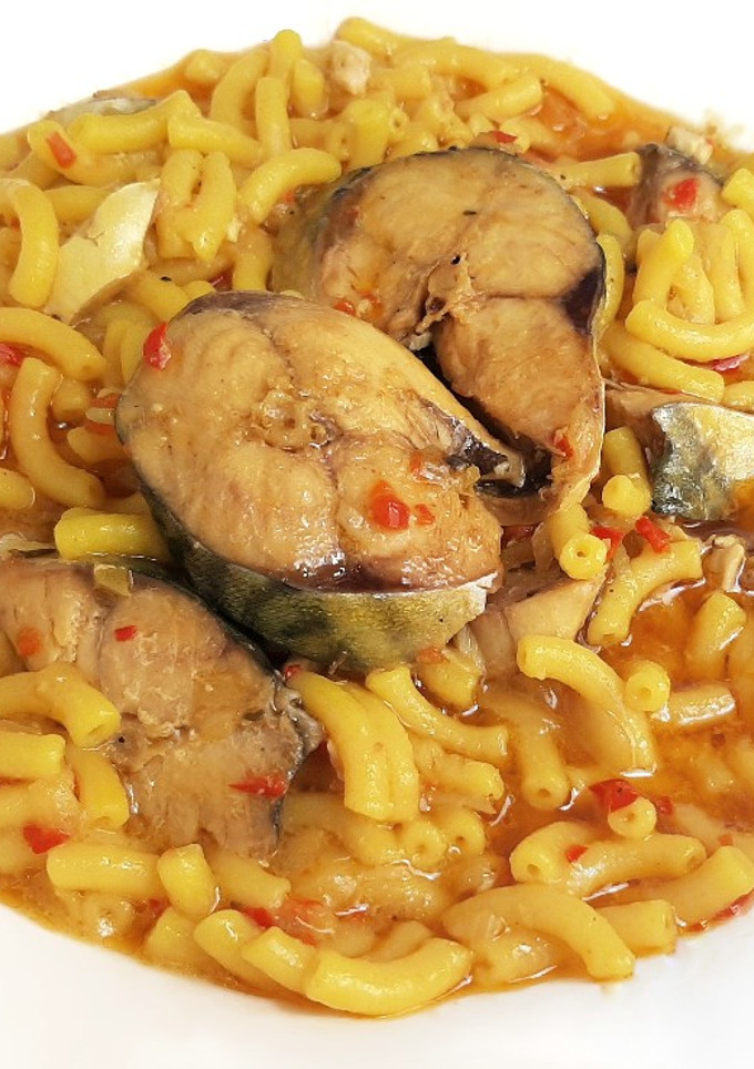 Una foto de Fideos con caballa