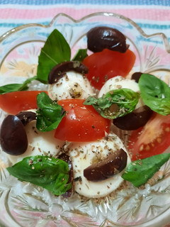 Una foto de Ensalada caprese - mediterránea