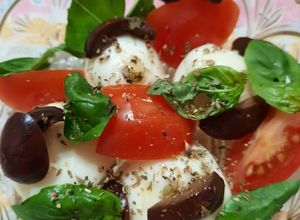 Una foto de Ensalada caprese - mediterránea