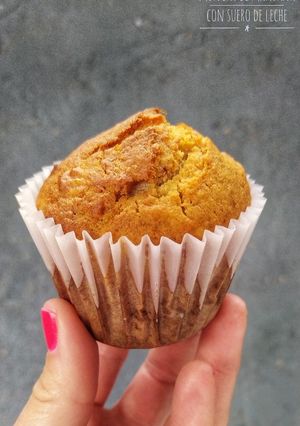 Una foto de Muffins de manzana 🍎con suero de leche