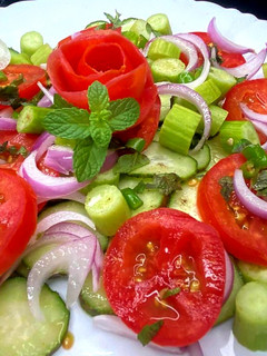 वेजिटेबल सलाद (Vegetable salad recipe in Hindi) रेसिपी मुख्य फोटो