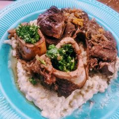 A picture of Osso Buco.