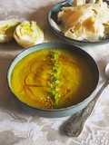 Vellutata di foglie di finocchio e di cavolfiore alla curcuma