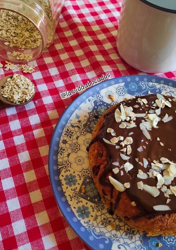 Una foto de Bizcocho de avena y pasas en sartén