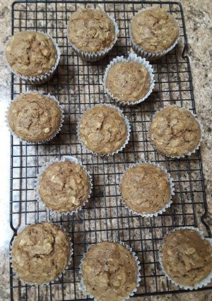 A picture of Applesauce Muffins.