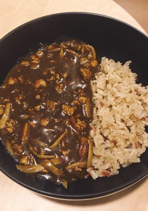A picture of Japanese Curry (Lower Calorie Version, About 430 Calories per Serving).