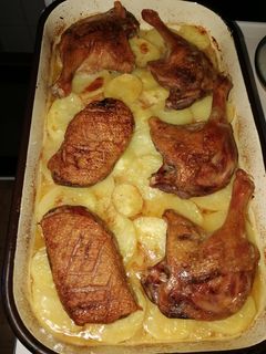 Kacsasült savanyúkáposzta, krumpliágyon recept fotója