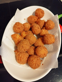 Sajtgolyó gluténmentesen recept fotója